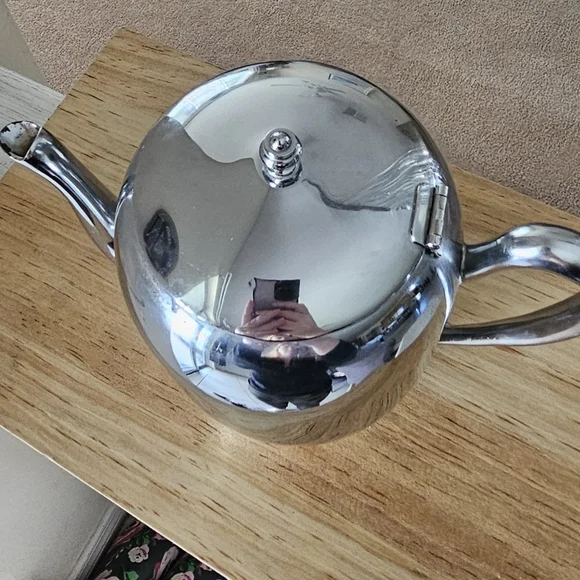 Elegant Silver Teapot - Picture 2 of 4